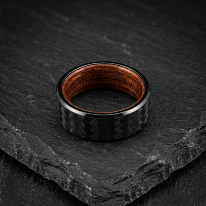 Bague Carbon, fibre de carbone tissée et bois rouge intérieur